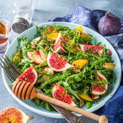 Autumn fig and arugula salad