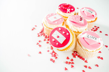  Valentine's day pink and red cupcakes