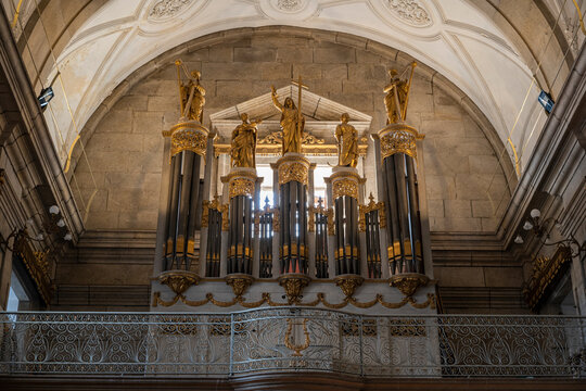 Gold saint statues on top of a church organ. Interior of the Igreja Paroquial de Nossa Senhora da Vit&oacute;ria (Parish Church of Nossa Senhora da Vit&oacute;ria).