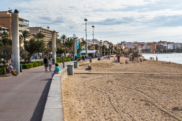 Fototapeta na wymiar Am Strand in s'Arenal rund um den Ballermann, Mallorca, Spanien