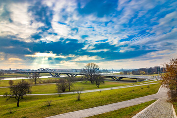 Berühmte Waldschlösschenbrücke über dem Fluss Elbe in Dresden