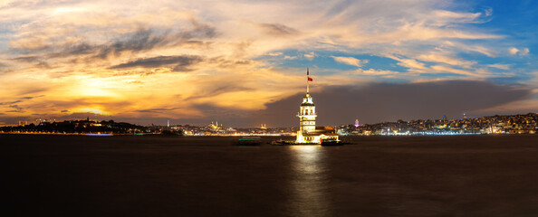 Fototapeta na wymiar Maiden's or Leander's Tower, Istanbul panorama, sunset view