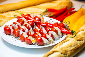 Shrimp skewers with cocktail tomatoes, raw, Black Tiger