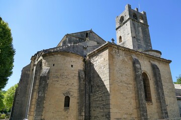 Abside et clocher carré de la cathédrale Notre-Dame-de-Nazareth à Vaison-la-Romaine