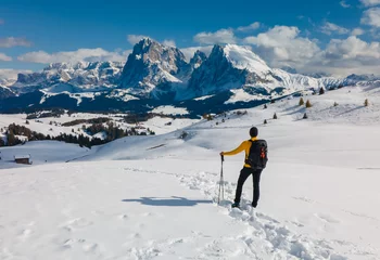 Crédence de cuisine en verre imprimé Dolomites skier on the top of mountain looking at view with mountains