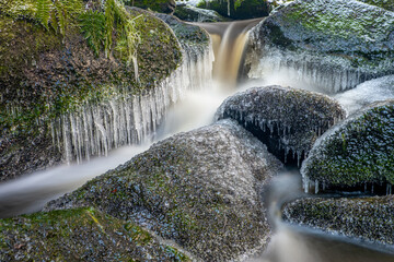 Höllbach im Winter (Waldviertel Wasserfall im Eis)