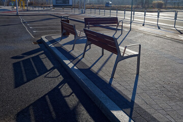 ławki na dworcu autobusowym © Miroslaw