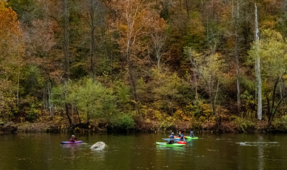 kayak paddles on Breaks Interstate Park lake