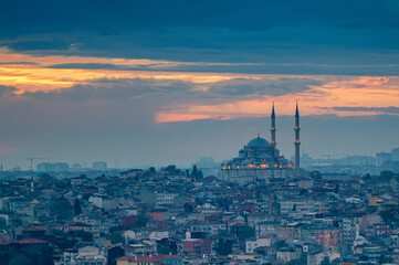 Fototapeta na wymiar The beautiful twilight view on Süleymaniye Mosquei Istanbul, Turkey