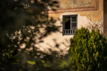 Detalle de ventana de un caserío © enzo
