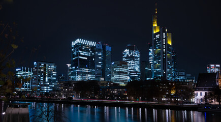 Fototapeta na wymiar Frankfurt am Main Skyline bei Nacht