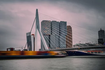 Fotobehang Erasmusbrug Skyline van Rotterdam aan het water