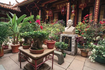 Fototapeta na wymiar Garden in a traditional ancient architecture building in southern China, 