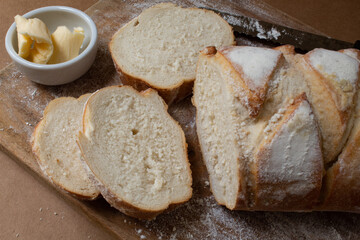 Sliced ​​Italian bread accompanied by butter