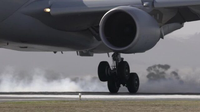 Airbus landing - slow motion