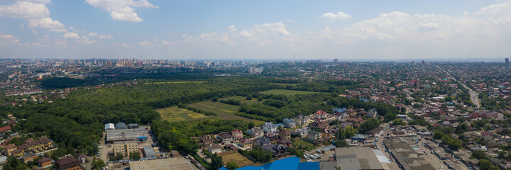 Obraz premium Aerial view of suburban houses in big city