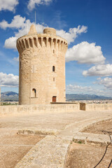 Fototapeta na wymiar torre Major - torre del homenaje -, Castillo de Bellver -siglo.XIV-, Palma de mallorca. Mallorca. Islas Baleares. España.
