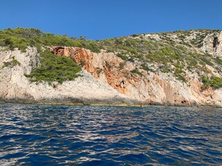 Hvar Insel und Stadt - Dalmatien Kroatien Adria Mittelmeer - Ausflugsziel rote Felsen zum Tauchen...