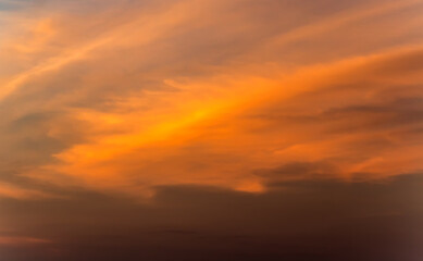 Naklejka premium sky sunset or sunrise background cloud yellow cloudy light morning nature.