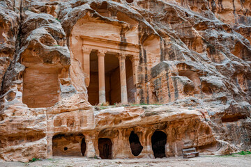 Derserto Wadi Rum in Giordania, rocce e sabbia, beduini e cammelli