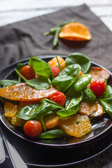 Spinat Süßkartoffel Orange Tomate Salat