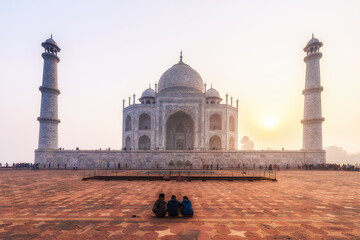 Sonnenaufgang beim Taj Mahal