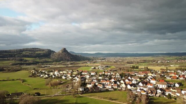 Das Dorf Hausen an der Aach, am Horizont der Hohenkr&auml;hen - Teil 4