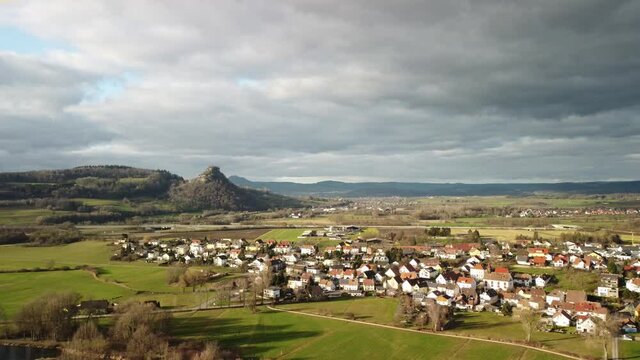 Das Dorf Hausen an der Aach, am Horizont der Hohenkr&auml;hen - Teil 5