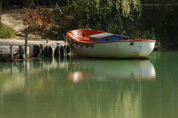 Barca remanso de agua y de paz
