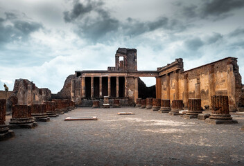 ruins of the roman forum city