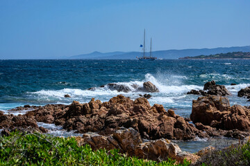 Mare mosso e veliero