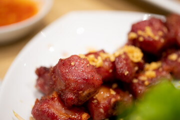 Fried pork spare ribs with garlic