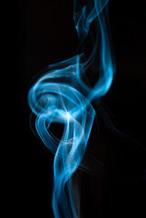 Obraz premium Sculpting abstract shape with incense smoke