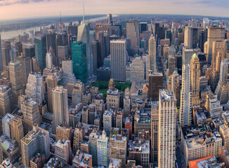 Fototapeta premium Midtown Manhattan at sunset, New York City. Panoramic aerial view of city skyscrapers at dusk
