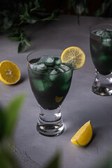 Glasses with green algae mocktail and ice