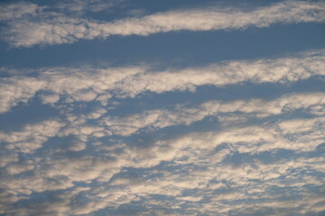 Fototapeta na wymiar Wolken und Schwalben
