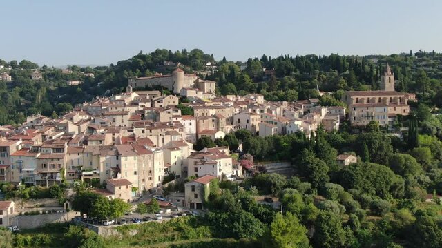 survol du village de saint cassien