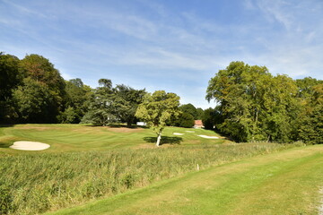 Champs et terrain de golf au parc d'Enghien en Hainaut