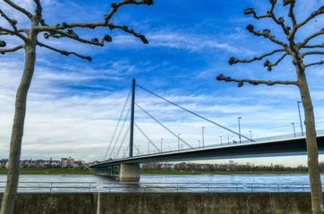 Brücke über den Rhein nach Düsseldorf Oberkassel © hespasoft