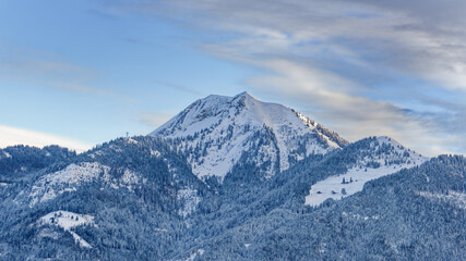 Fototapeta na wymiar Le Môle, montagne enneigée, Haute-Savoie