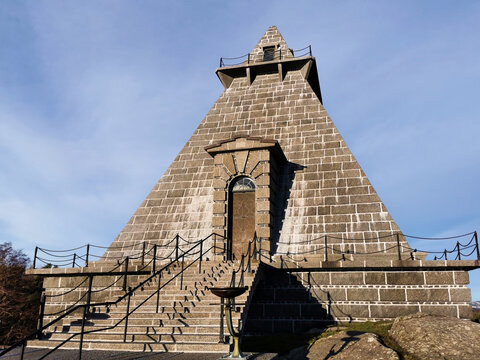 A low angle shot of the Minnehallen memorial in Stavern, Norway