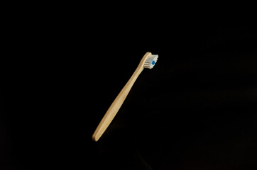 tooth cleaning utensil, wooden, organic and degradable y ecologico