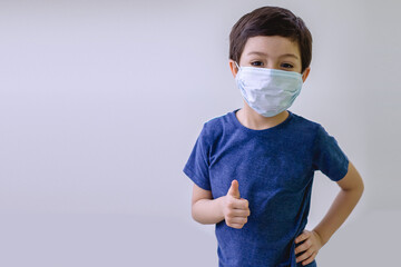 niño latino con cubrebocas cuidado covid 2