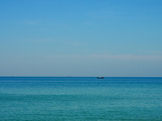 Obraz premium Beachside during the day with clear sky and beautiful beaches in Thailand.
