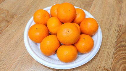 bowl of oranges