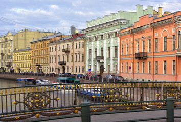 Fototapeta na wymiar Moika embankment. View from the Big stable bridge in the morning on the colorful facades of buildings