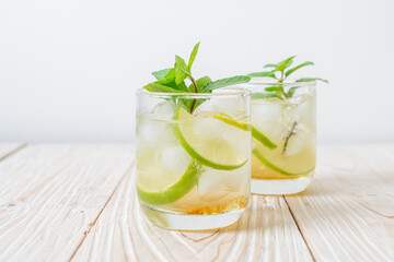iced honey and lime soda with mint