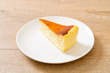 burn cheesecake on white plate