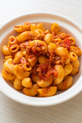 macaroni with tomatoes sauce and mince pork