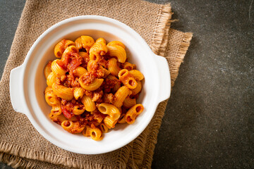 macaroni with tomatoes sauce and mince pork